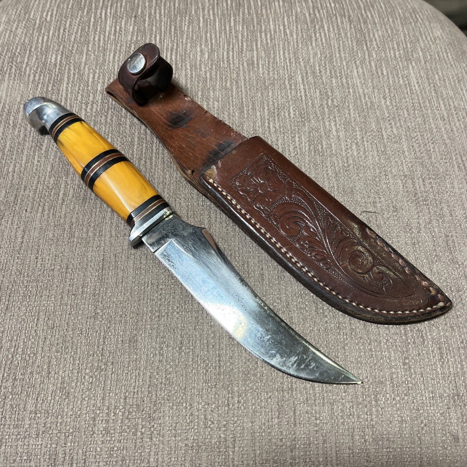 RARE, Vintage Kinfolks Trailing Point Skinner, Butterscotch-Bakelite, Sheath RARE, Vintage Kinfolks Trailing Point Skinner, Butterscotch-Bakelite, Sheath