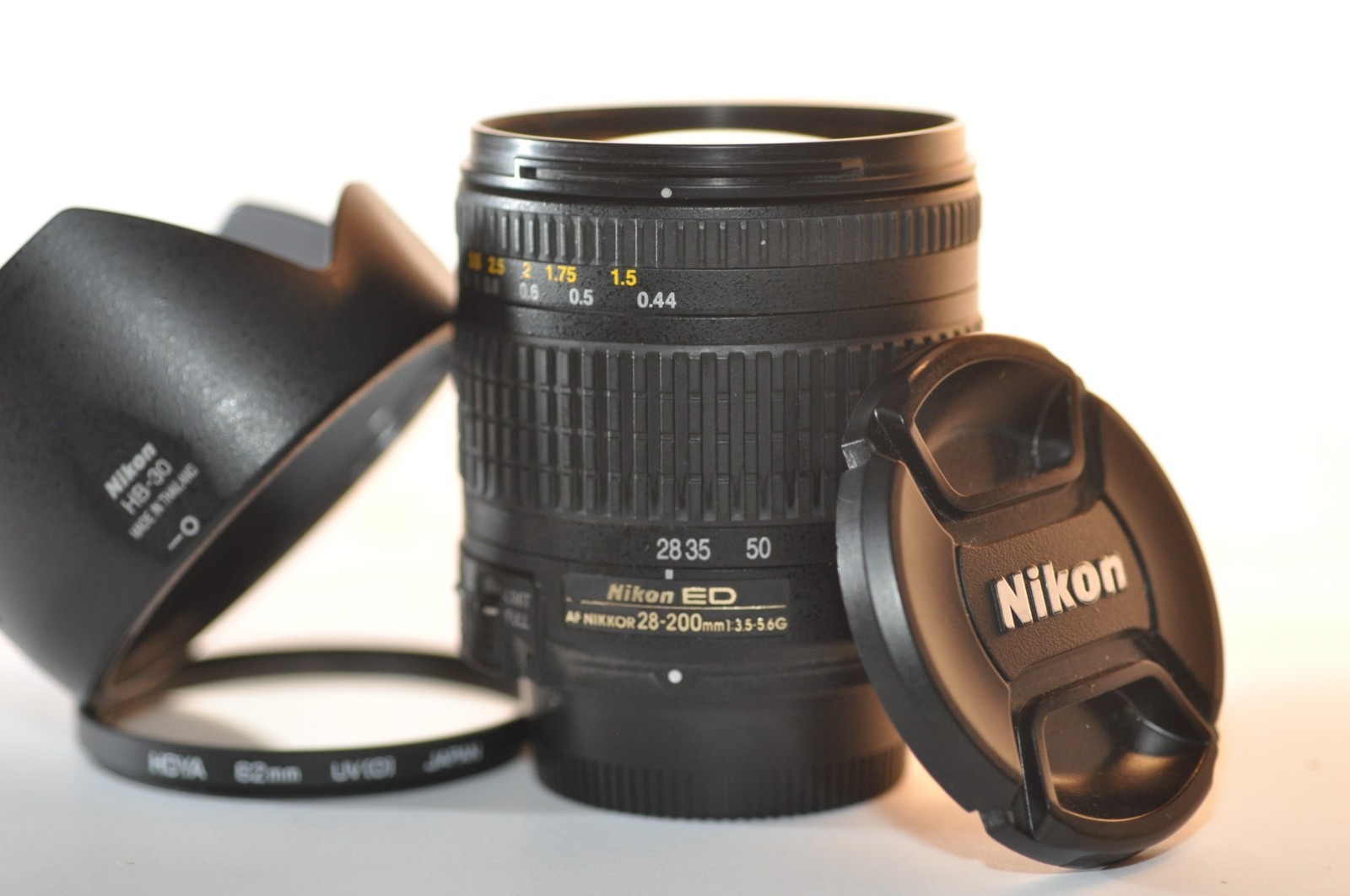 Nikon ED AF G Nikkor 28-200mm f/3.5-5.6 FX lens HB-30 for F100 D750 D850 D600 DF