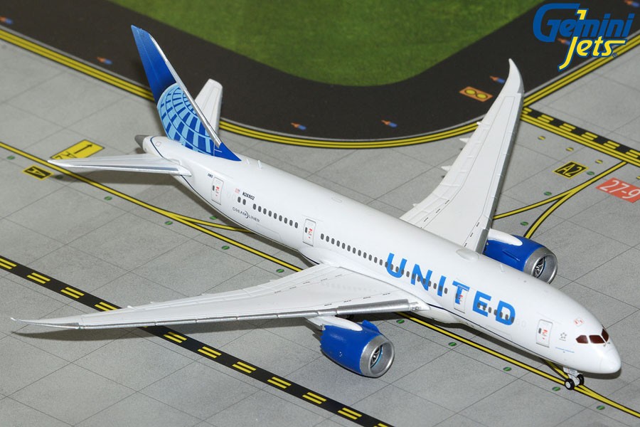 United 787-8 N26902 GJUAL2329 1:400