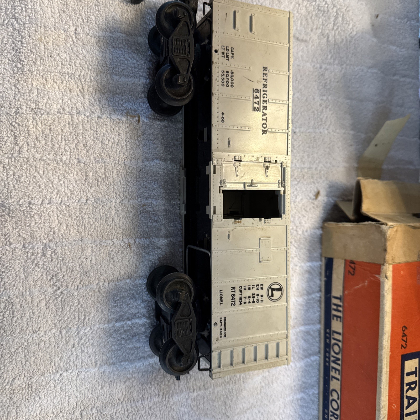 Lionel 6464-1 Western Pacific Boxcar - Silver Lionel 6464-1 Western Pacific Boxcar - Silver