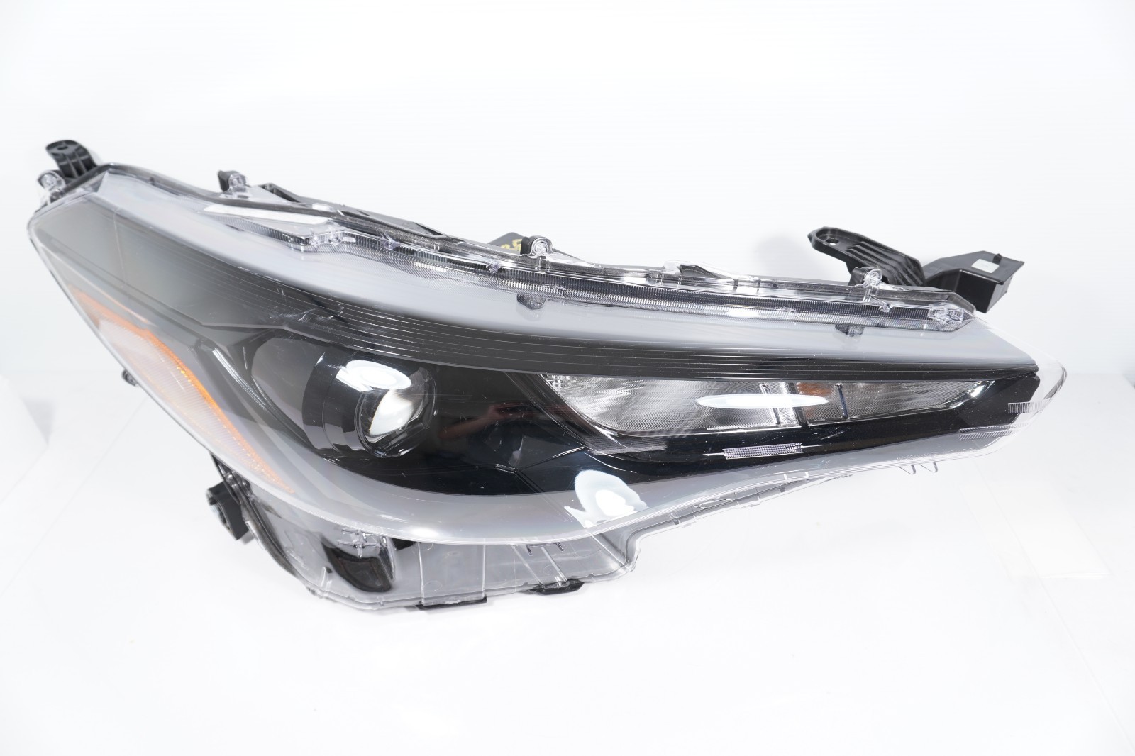 24-26 COROLLA CROSS NIGHTSHADE RIGHT PASSENGER SIDE HEADLIGHT 81110-0A420 24-26 COROLLA CROSS NIGHTSHADE RIGHT PASSENGER SIDE HEADLIGHT 81110-0A420