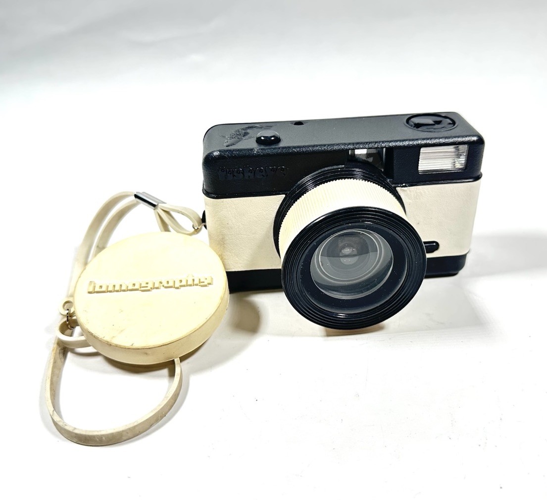 Lomography Fisheye 35mm Point & Shoot Film Camera Lomography Fisheye 35mm Point & Shoot Film Camera