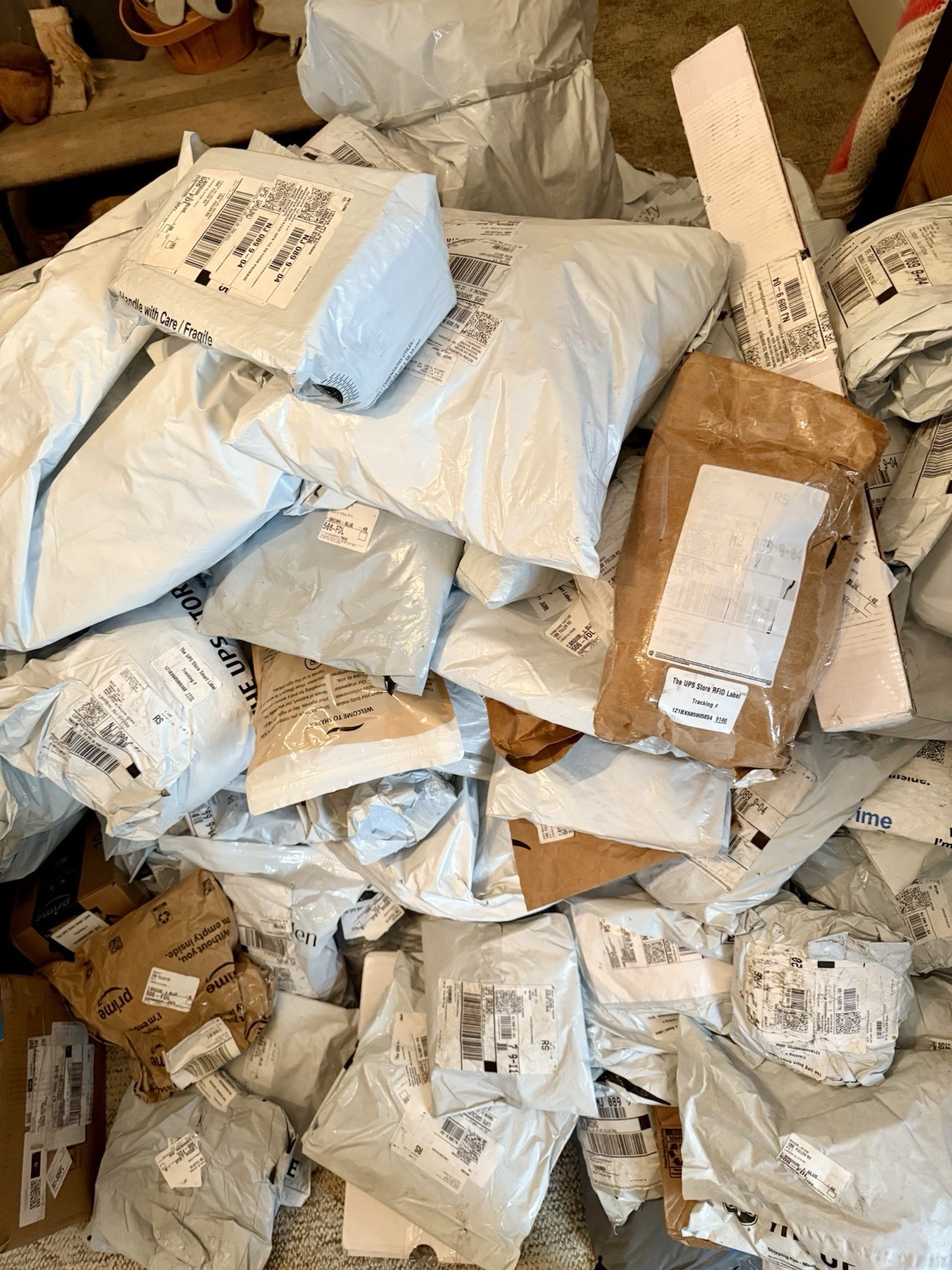 Random Overstock Undelivered Premium Mail/Returned Mail/Mystery Box Package Random Overstock Undelivered Premium Mail/Returned Mail/Mystery Box Package