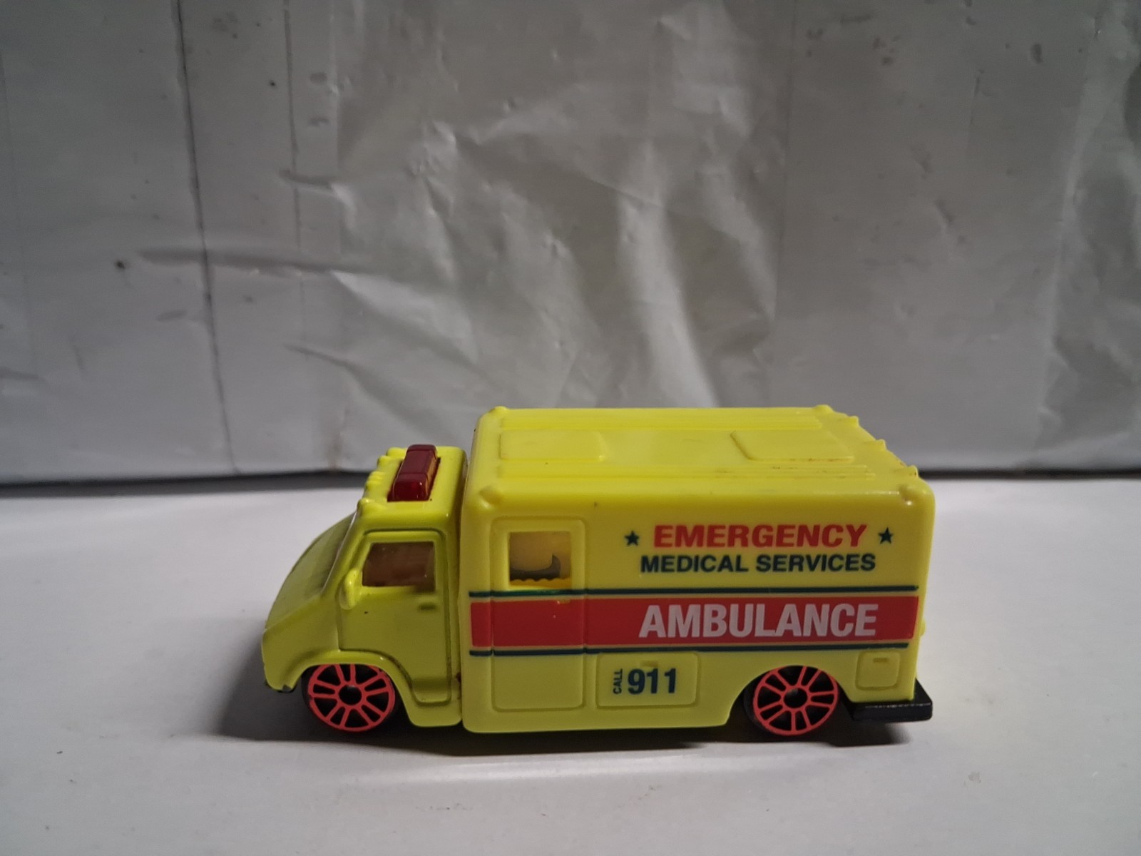 Miasto Yellow 911 Ambulance Mini 