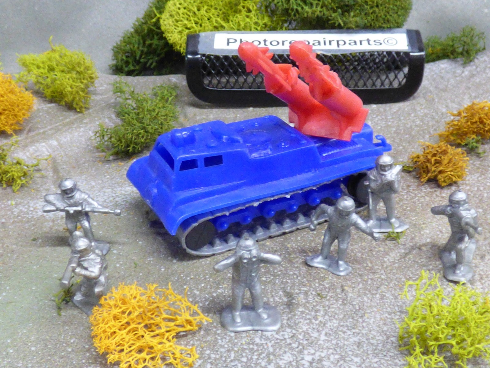 Giant Brand Hong Kong Spacemen Soldiers / Working Rocket Vehicle Lot#929X©