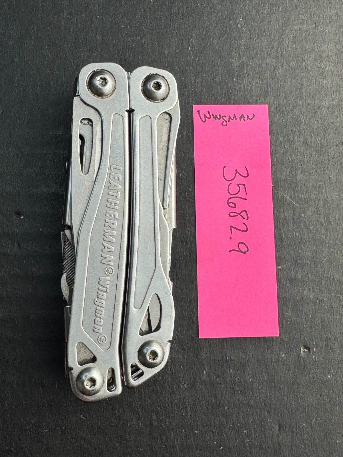 Leatherman Wingman Multitool with 14 tools Needle Nose pliers, wire cutter, etc.