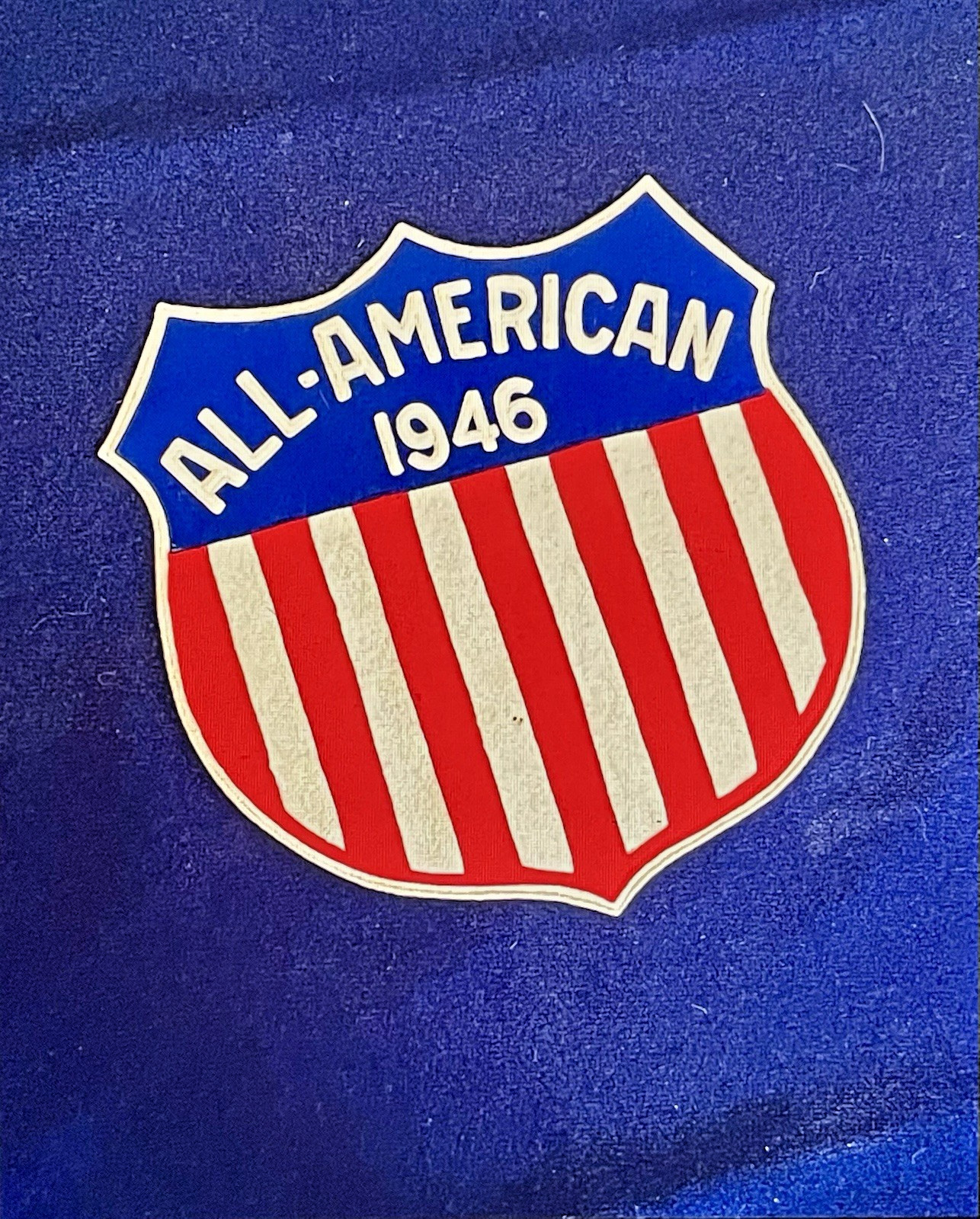 1946 ALL-AMERICAN COLLEGE FOOTBALL TEAM SHIELD WOOL STADIUM BLANKET 5\' X 6.5\'