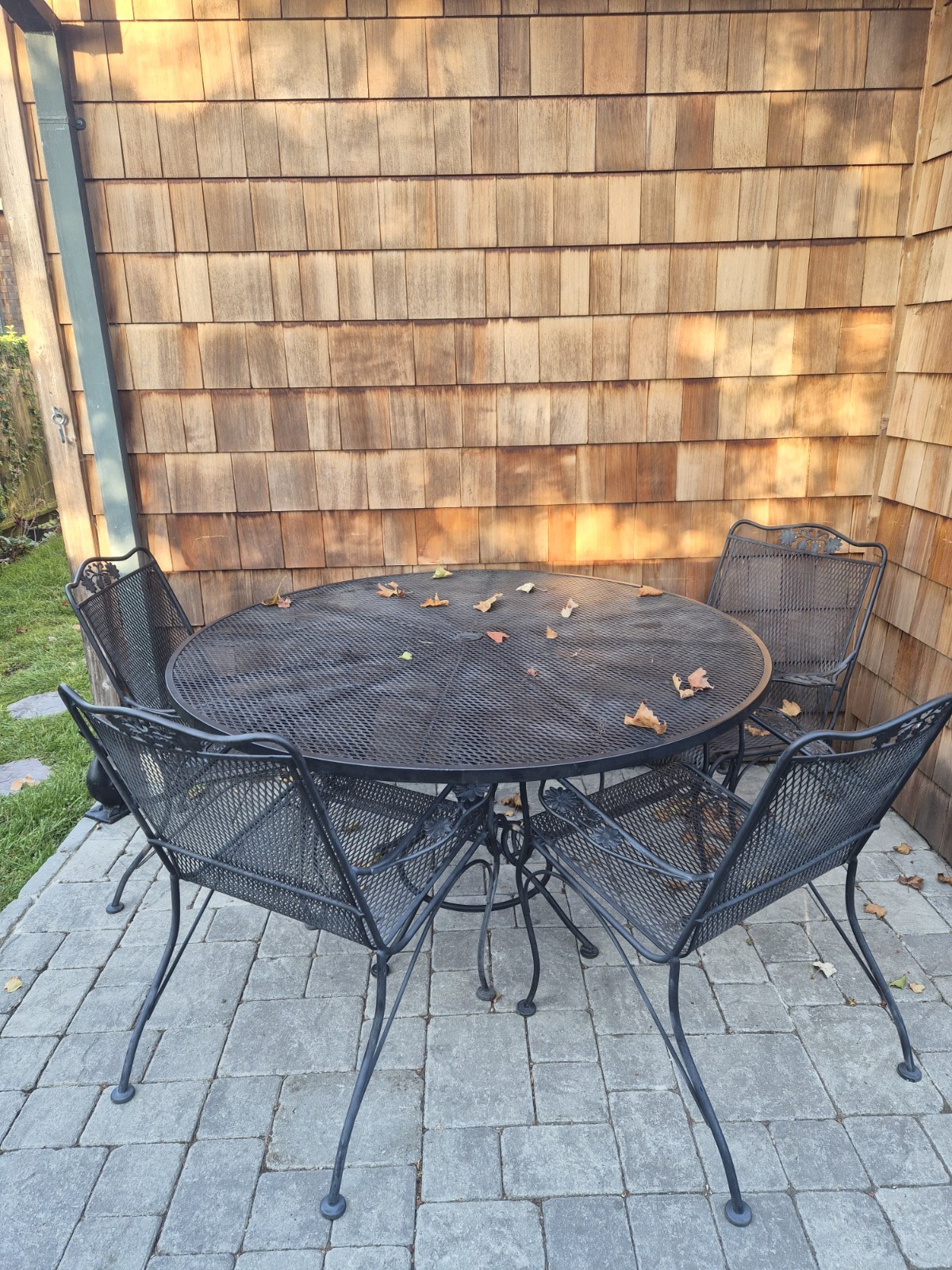 Beautiful Vintage Wrought Iron Woodard Patio Set Table & 4 Floral Design Chairs