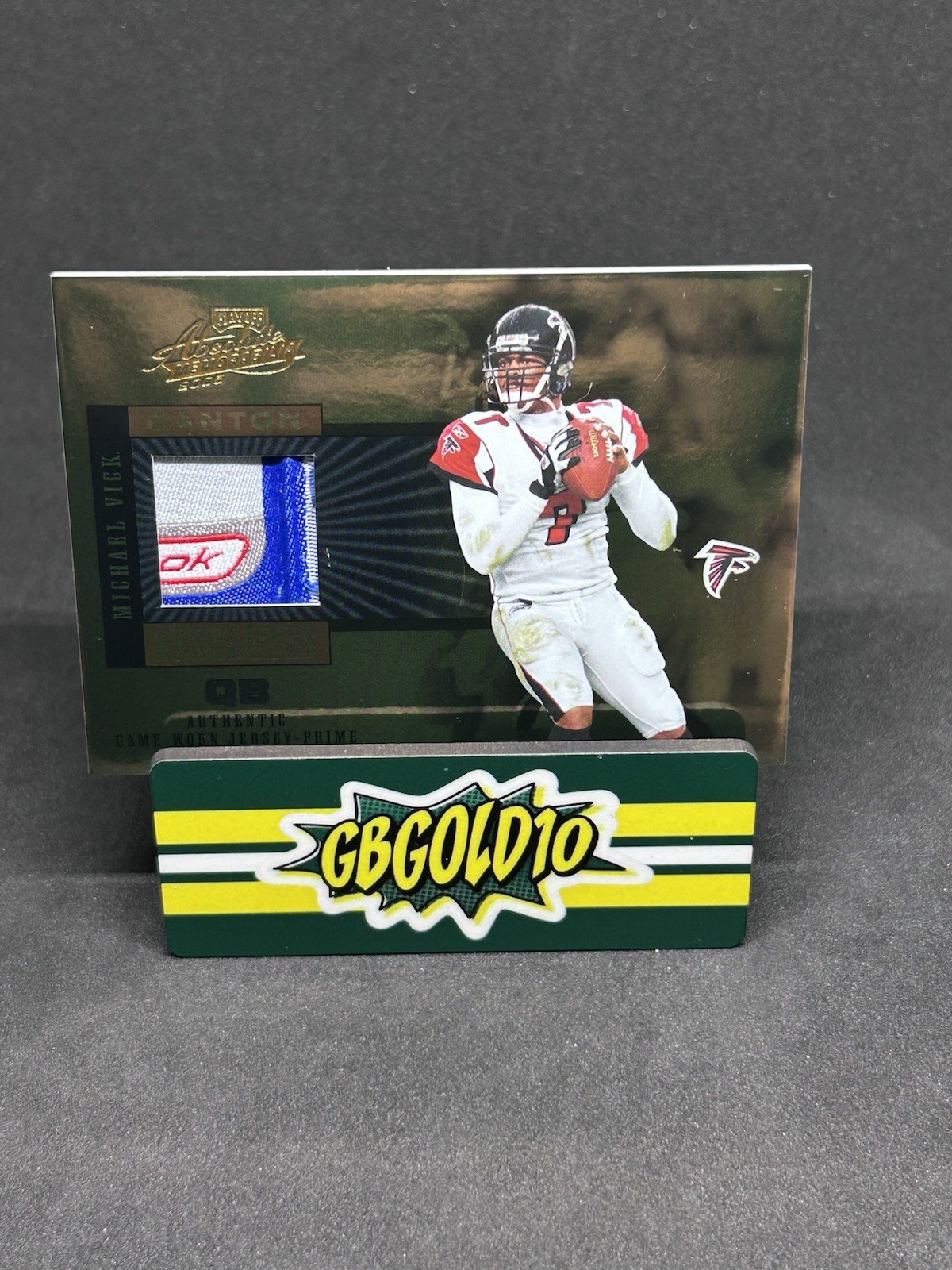 2005 Donruss Playoff Michael Vick Game Used Laundry Tag /25 Gold