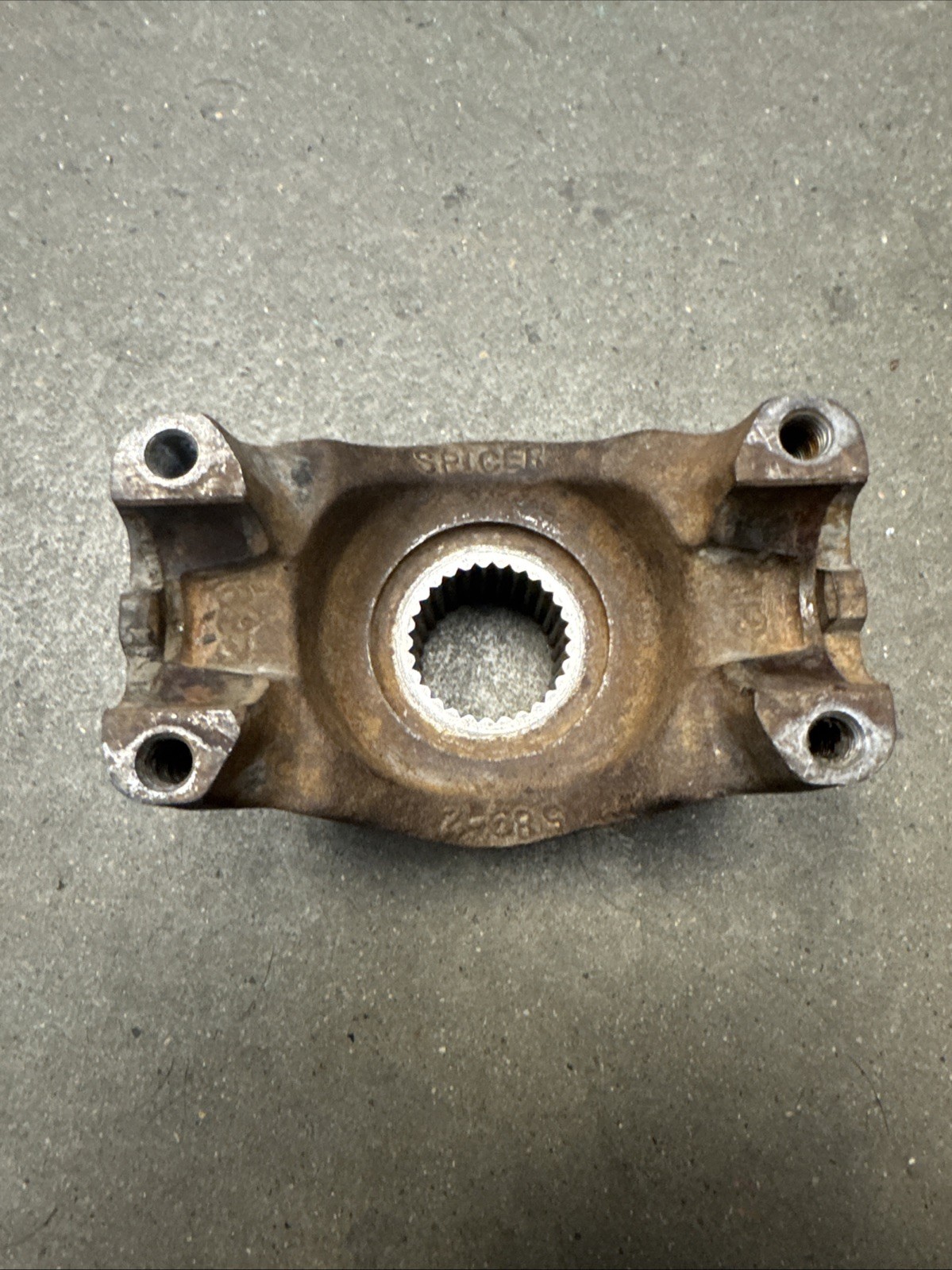 99 DODGE DANA 70 REAR DRIVESHAFT PINION YOKE 29 SPLINE UJOINT SIZE 1.118-4.187