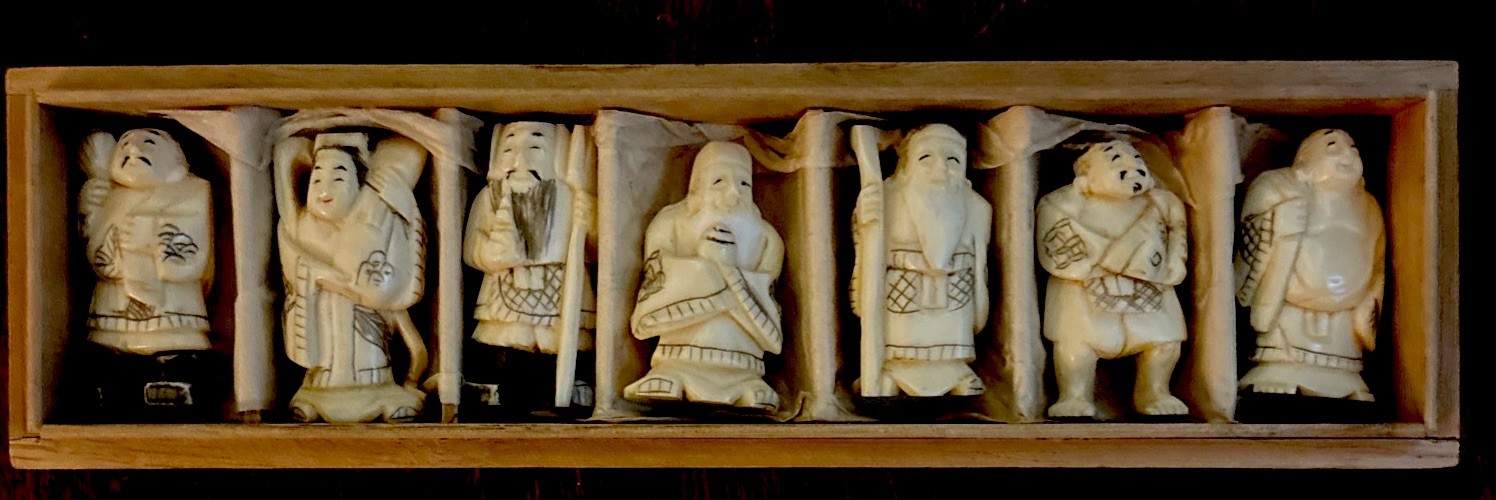 VINTAGE Japanese 7 Lucky Gods Mini Figurine Set Shichifukujin Wood Display Box VINTAGE Japanese 7 Lucky Gods Mini Figurine Set Shichifukujin Wood Display Box
