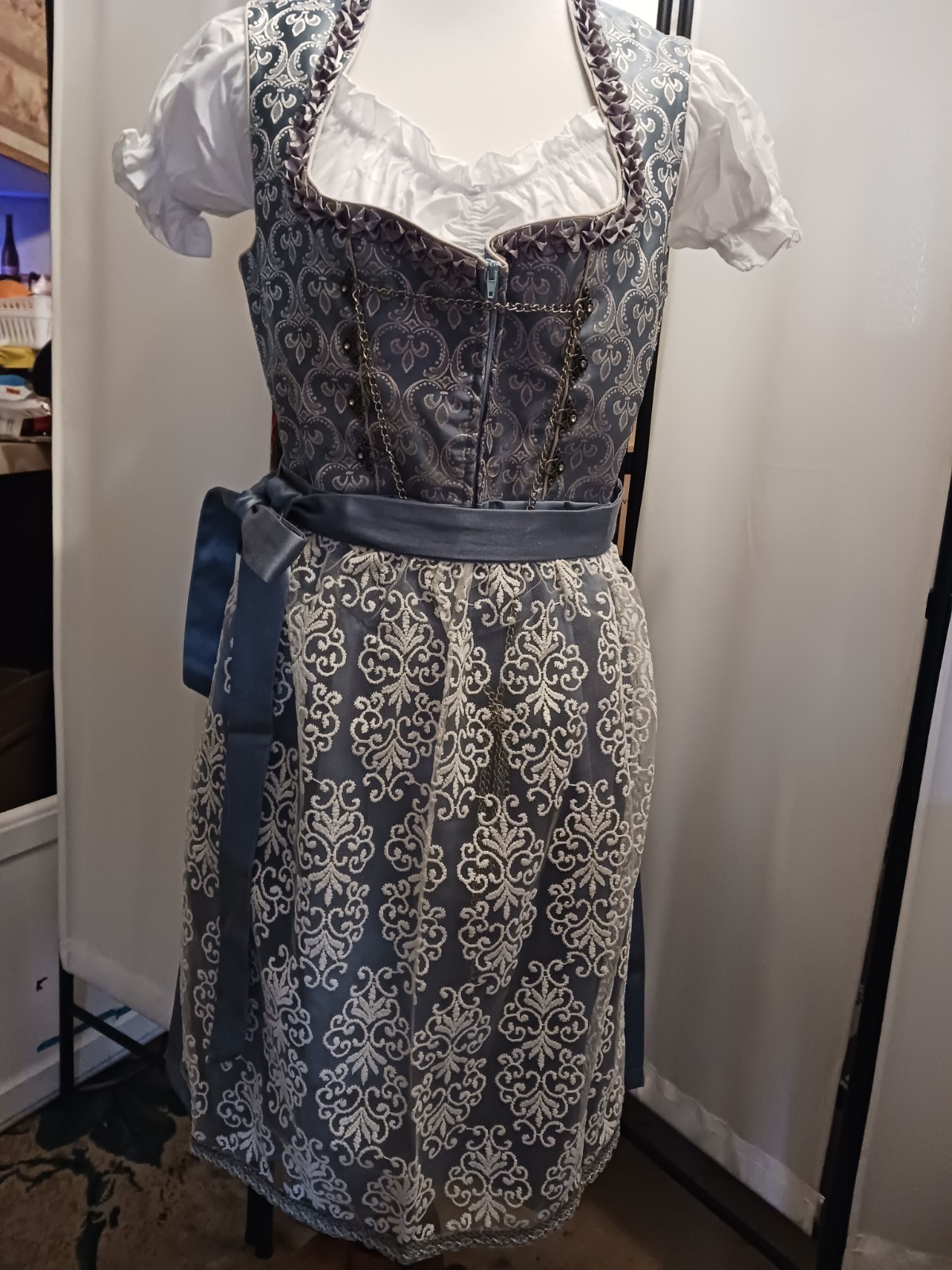 Alte Liebe. US 10 Oktoberfest,Dirndl Dress,2pc,Silver, blue, Lace Apron Alte Liebe. US 10 Oktoberfest,Dirndl Dress,2pc,Silver, blue, Lace Apron