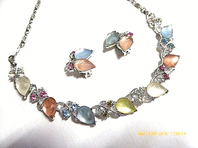 VINTAGE LISNER SATIN GLASS FRUIT SALAD NECKLACE EARRINGS SET