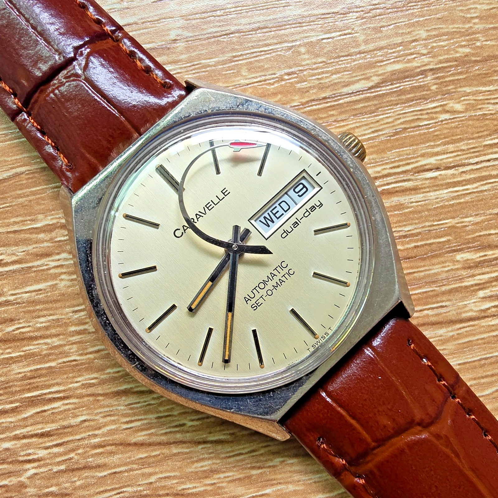Vintage CARAVELLE men\'s automatic watch day/date rocket second hand swiss 1978