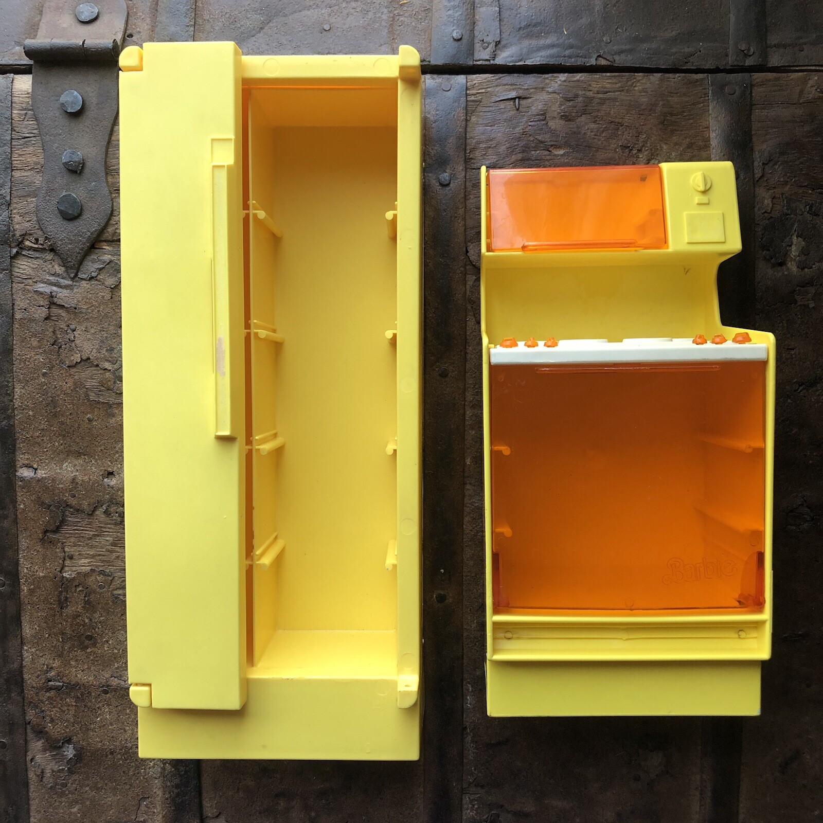 VTG 1979 Barbie Dream House Kitchen Set Refrigerator Freezer Stove Range Yellow