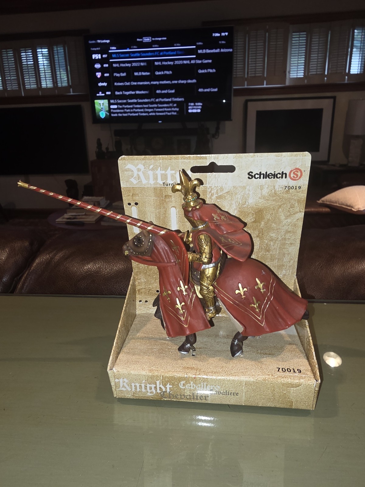 Schleich Red/Gold Fleur De Lis Knight 70019 w/ Horse World of Knights 2003 Schleich Red/Gold Fleur De Lis Knight 70019 w/ Horse World of Knights 2003