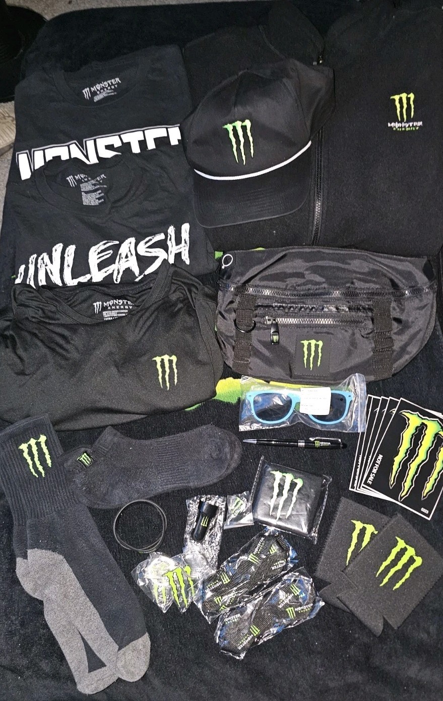 Monster Energy Promo 21+ Pc Lot XL ZIP fleece T Shirts Bag Lanyard Sock Keychain Monster Energy Promo 21+ Pc Lot XL ZIP fleece T Shirts Bag Lanyard Sock Keychain