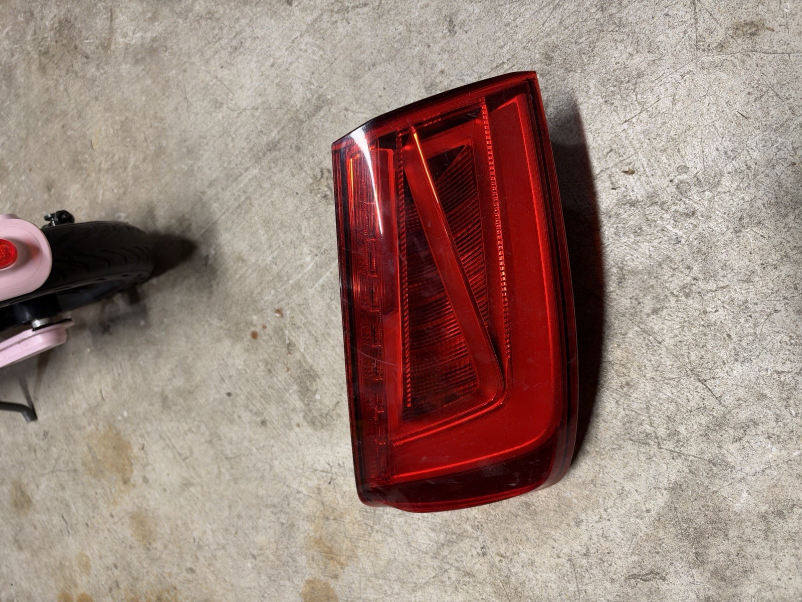 2015-16 Audi A3/s3 Outer Driver Side Tail Light Oem 8V5 945 095 C 2015-16 Audi A3/s3 Outer Driver Side Tail Light Oem 8V5 945 095 C