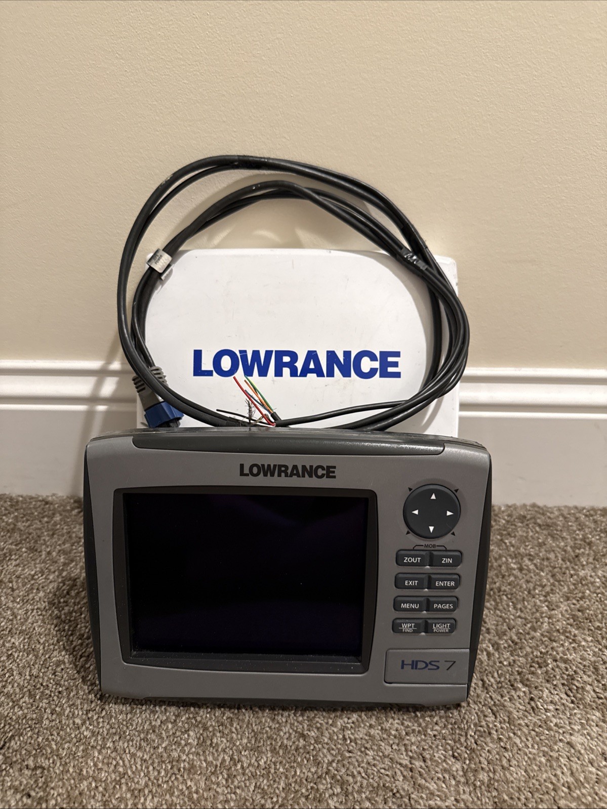 Lowrance HDS-7 Gen 1 Sonar GPS with Power Cable & Mount Lowrance HDS-7 Gen 1 Sonar GPS with Power Cable & Mount