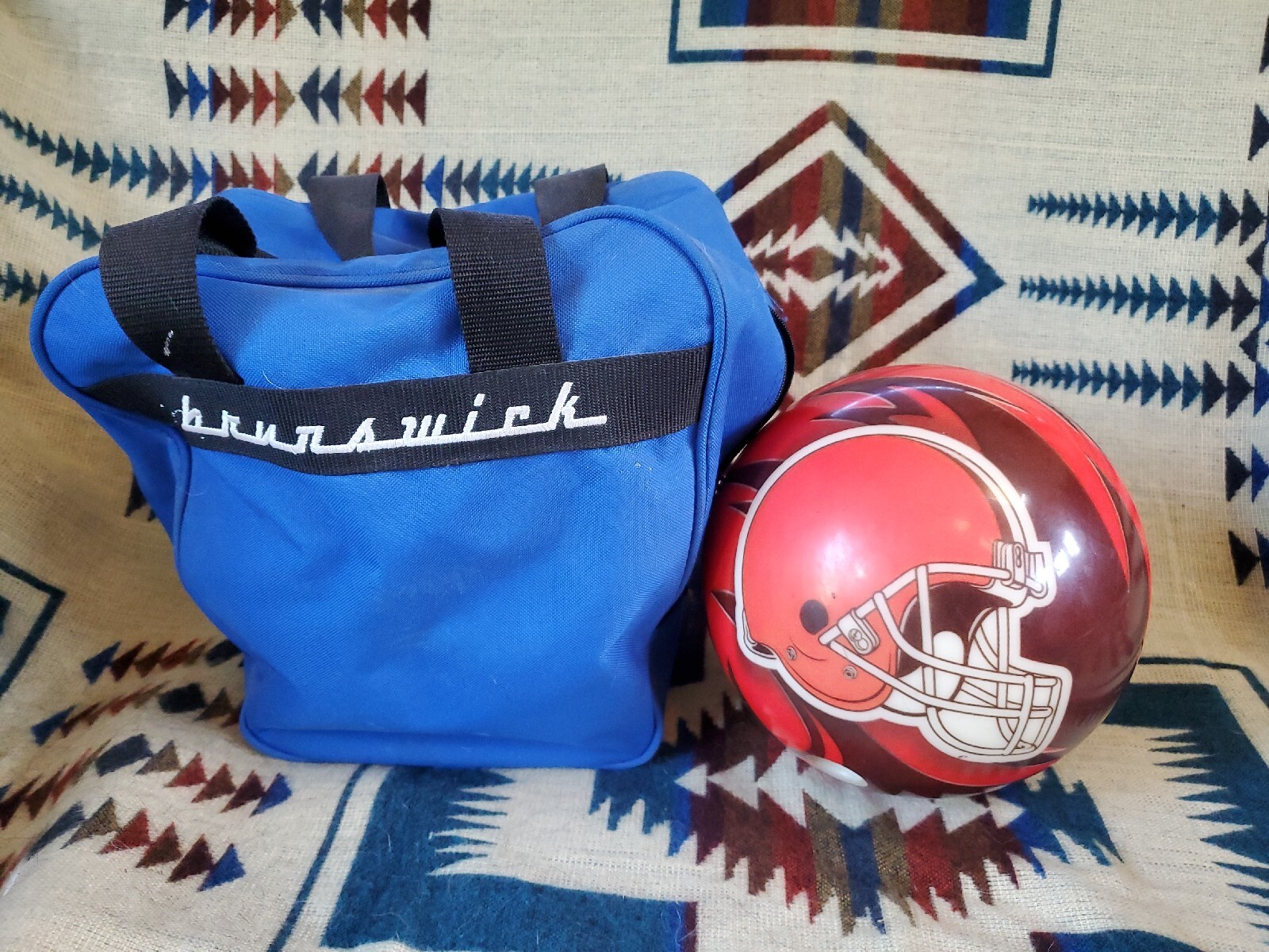 14 Pound Bowling Ball Viz-A-Ball RARE NFL Cleveland BROWNS HR41288 USA Brunswick 14 Pound Bowling Ball Viz-A-Ball RARE NFL Cleveland BROWNS HR41288 USA Brunswick