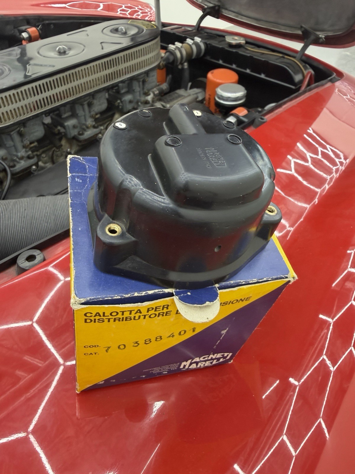 Magnetti Marelli 70388401 Ferrari 12cyl distributor cap 250 GT Magnetti Marelli 70388401 Ferrari 12cyl distributor cap 250 GT