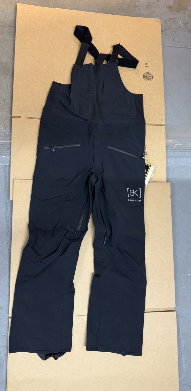 NEVER USED MENS BURTON AK FREEBIRD BIB - MEDIUM - BLACK