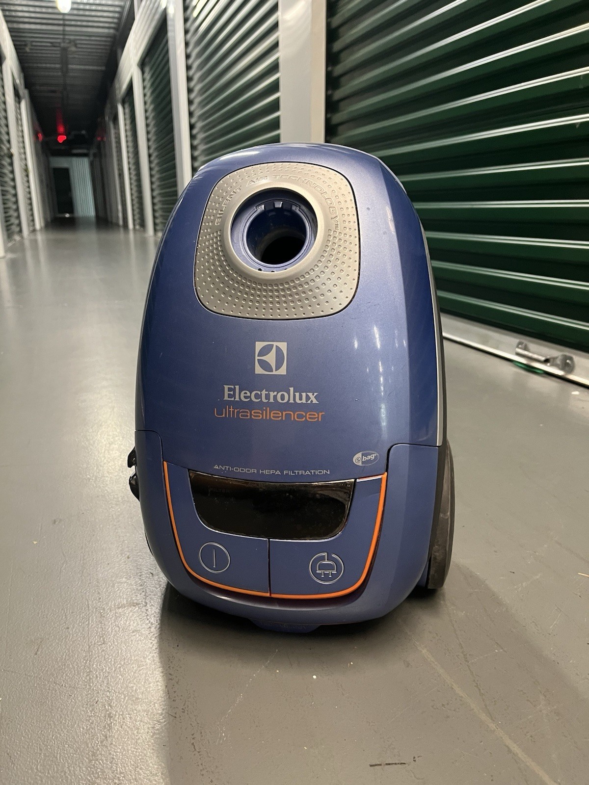 Electrolux EL7063 UltraSilencer Hepa Filtration Deep Clean Canister Vacuum Electrolux EL7063 UltraSilencer Hepa Filtration Deep Clean Canister Vacuum