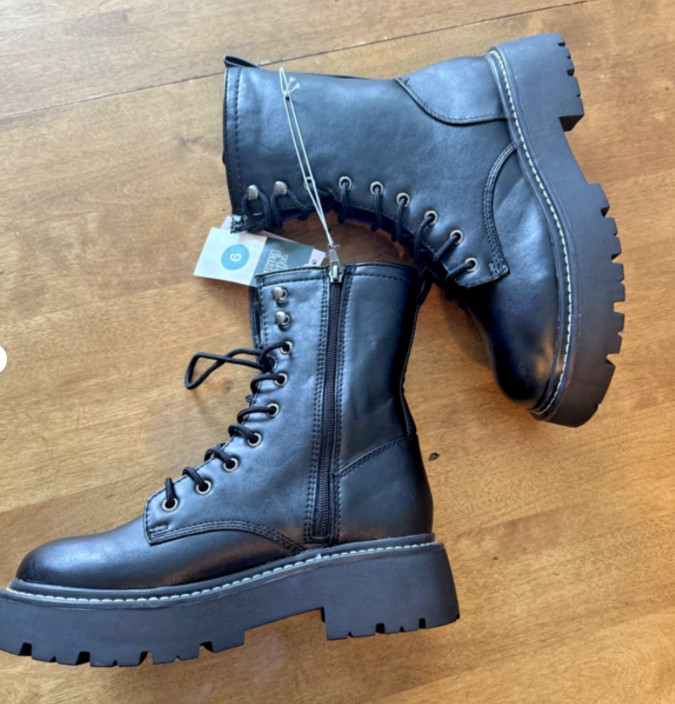 NEW Wild Fable Womens Logan Lug Combat Boots Memory Foam Insole BLK NEW Wild Fable Womens Logan Lug Combat Boots Memory Foam Insole BLK