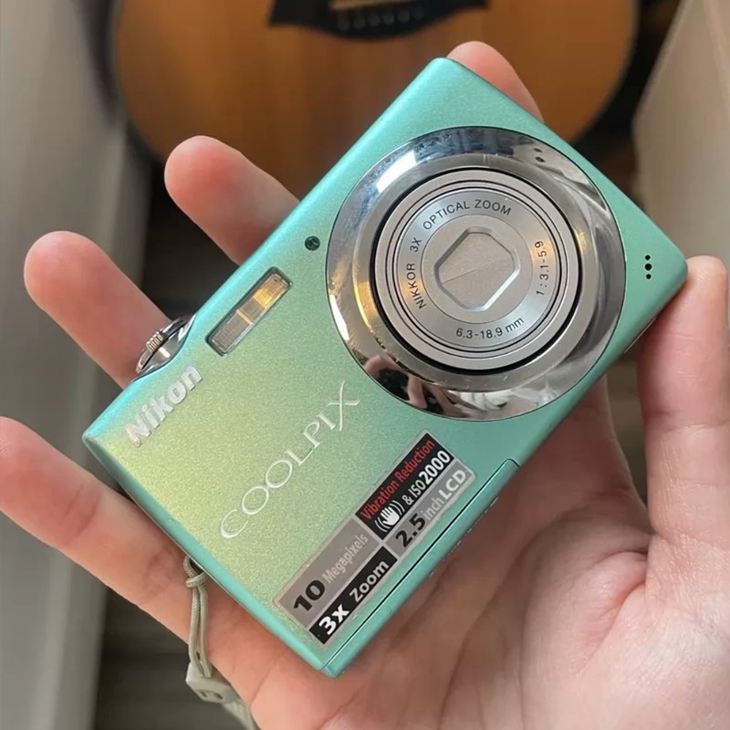 Nikon COOLPIX S220 digital camera Mint Green With Charger Battery SD Card Nikon COOLPIX S220 digital camera Mint Green With Charger Battery SD Card