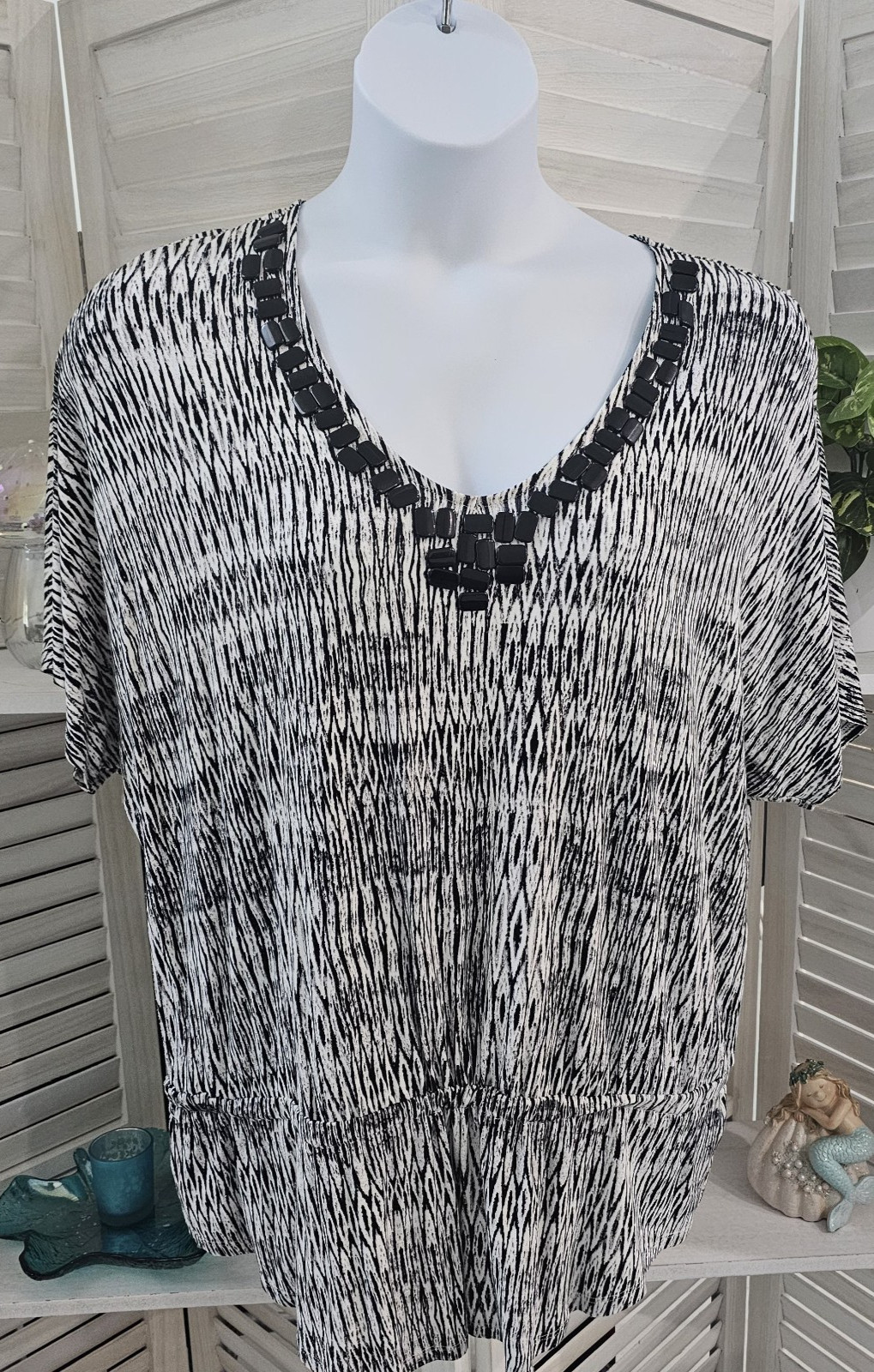 Chico\'s Size 3 Top Blouse Black White Geo Print Beaded V-Neck Elastic Waist XL