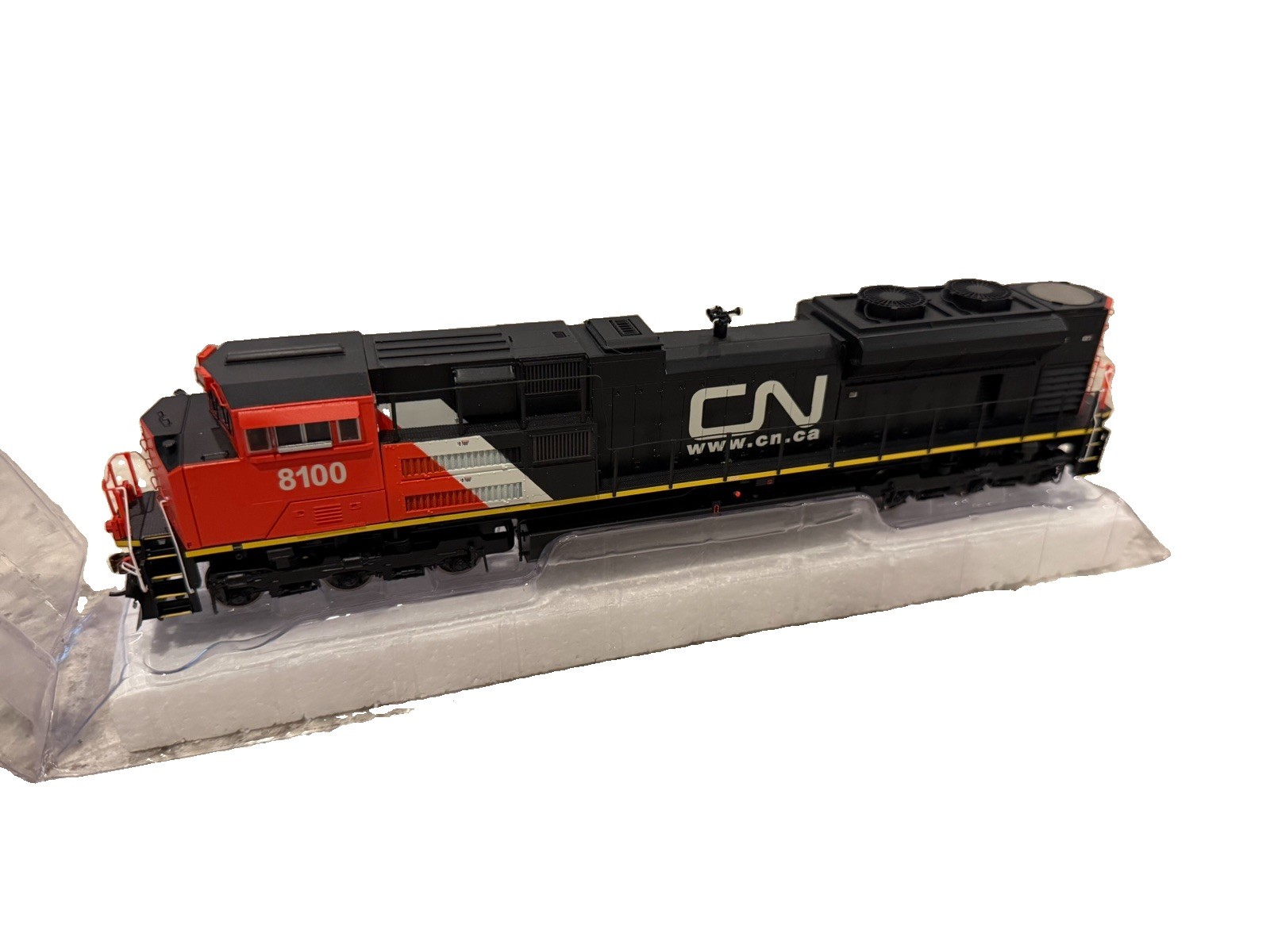 Athearn HO Scale CN 8100 SD70ACe DCC/Sound Athearn HO Scale CN 8100 SD70ACe DCC/Sound