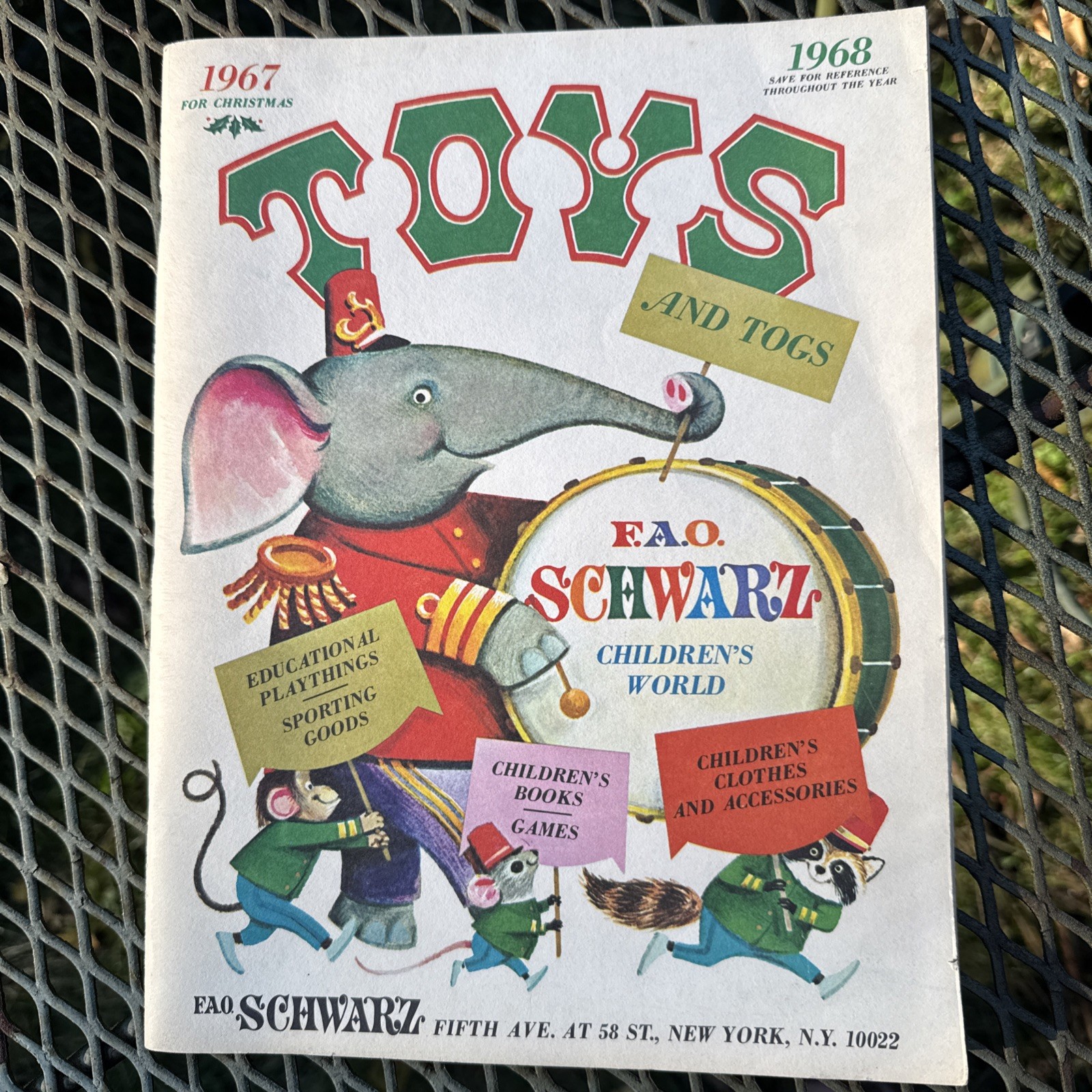 Vintage Christmas 1967 Fao Schwartz Children’s World Toys Catalog Vintage Christmas 1967 Fao Schwartz Children’s World Toys Catalog