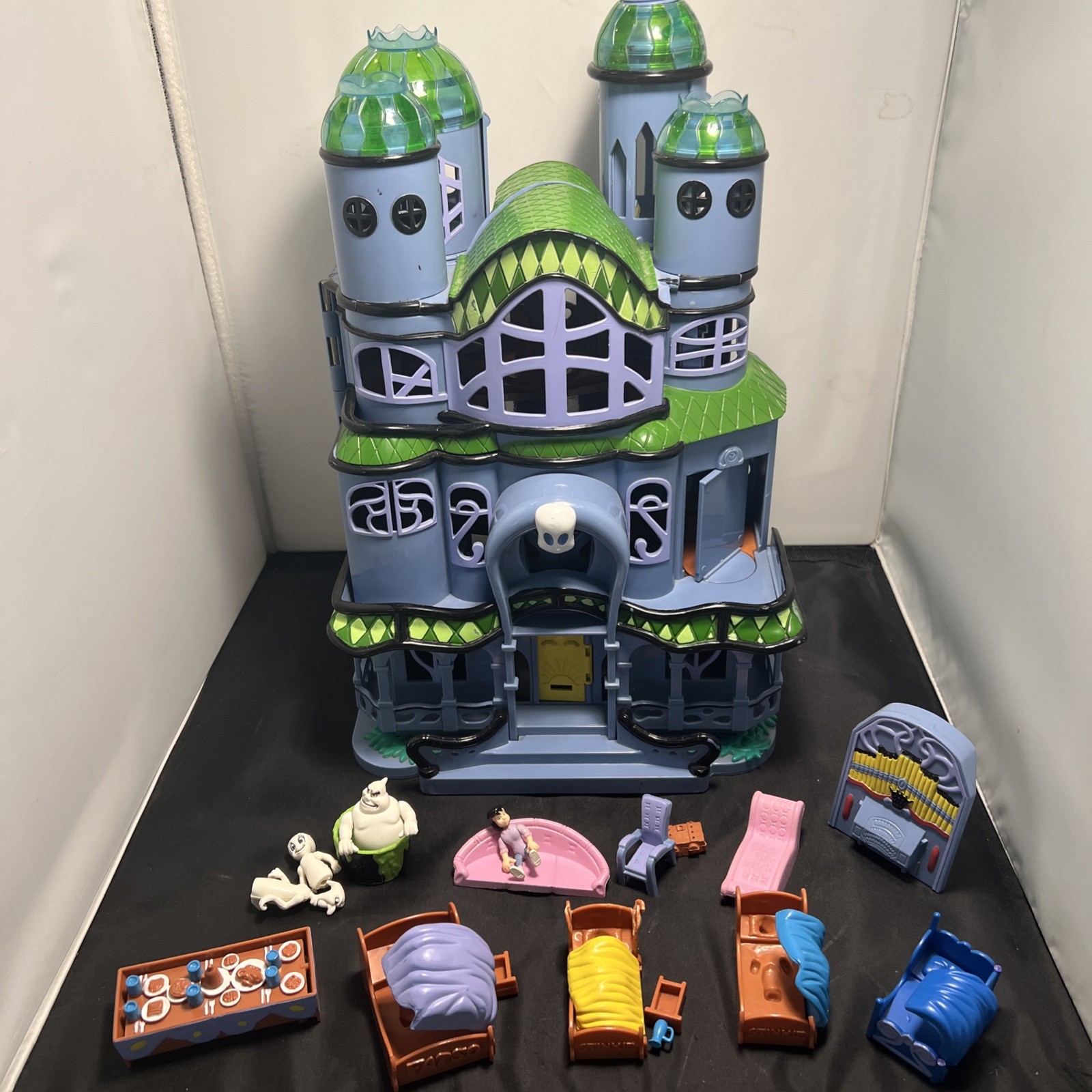 Casper the Ghost Whipstaff Manor Playset by Trendmaster 1997 Vintage Casper the Ghost Whipstaff Manor Playset by Trendmaster 1997 Vintage