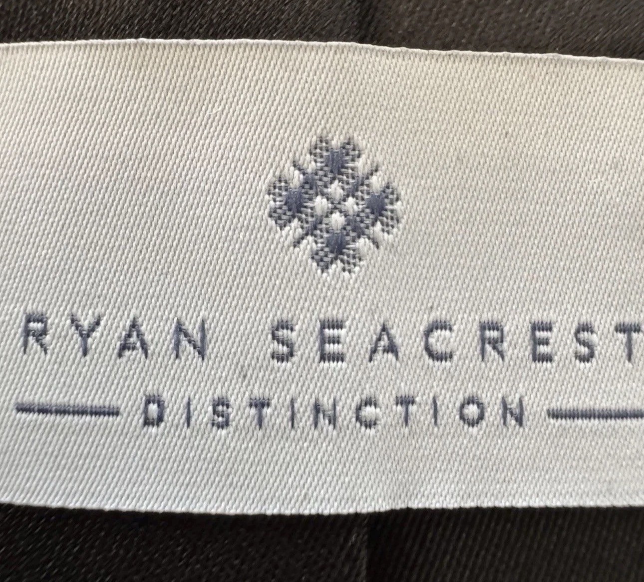 movie and TV studio wardrobe department RYAN SEACREST “red carpet” SCREEN-USED