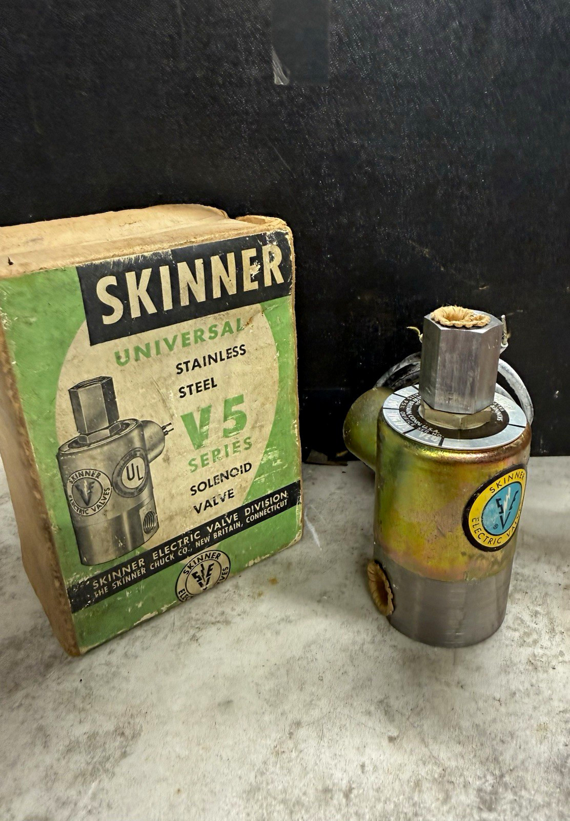 Vintage Skinner V54DB2100 3-Way Solenoid Valve Stainless Steel NOS w/ Box