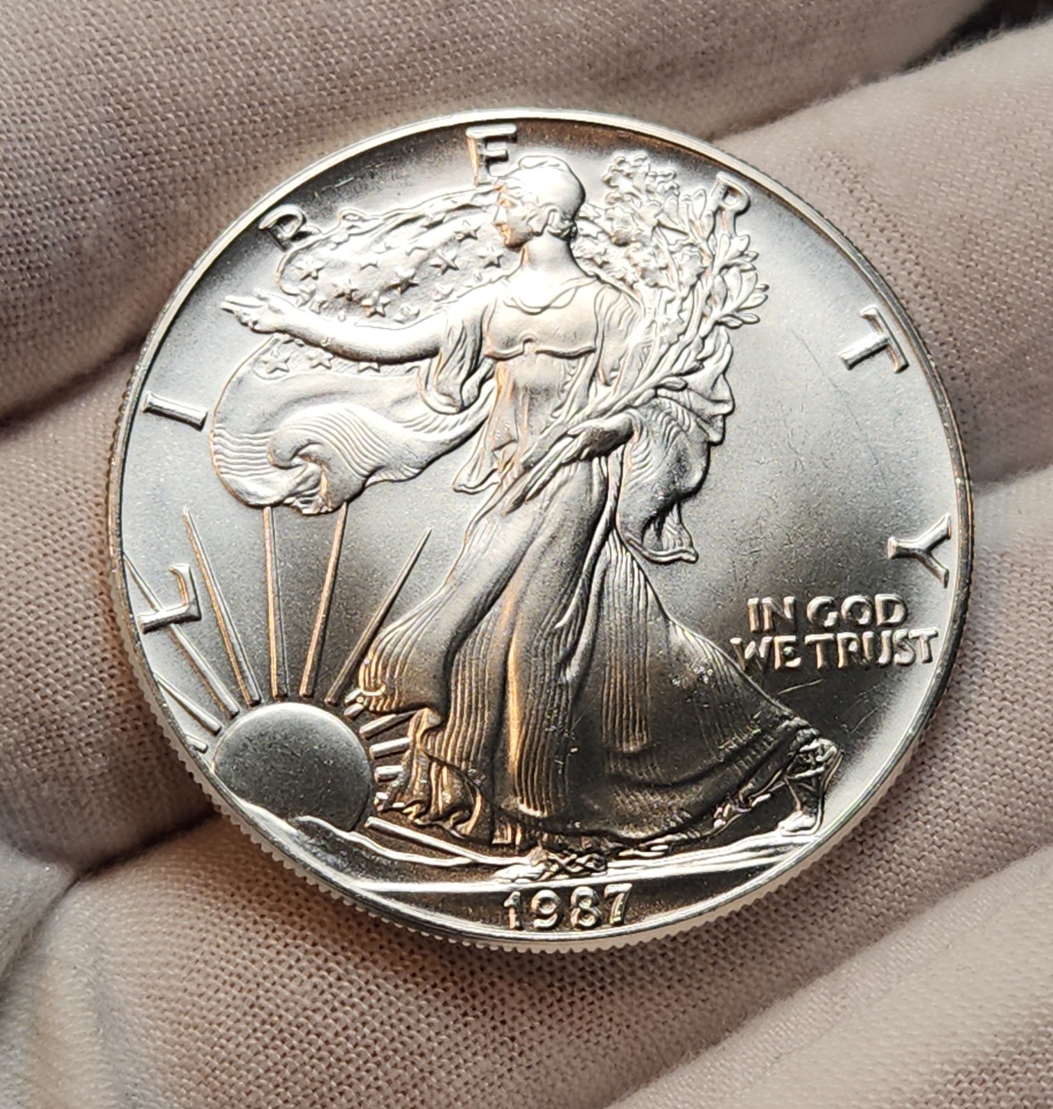 1987 $1 American Silver Eagle 1 oz BU Unc Uncirculated OGP US Mint Roll IK7Diz 1987 $1 American Silver Eagle 1 oz BU Unc Uncirculated OGP US Mint Roll IK7Diz