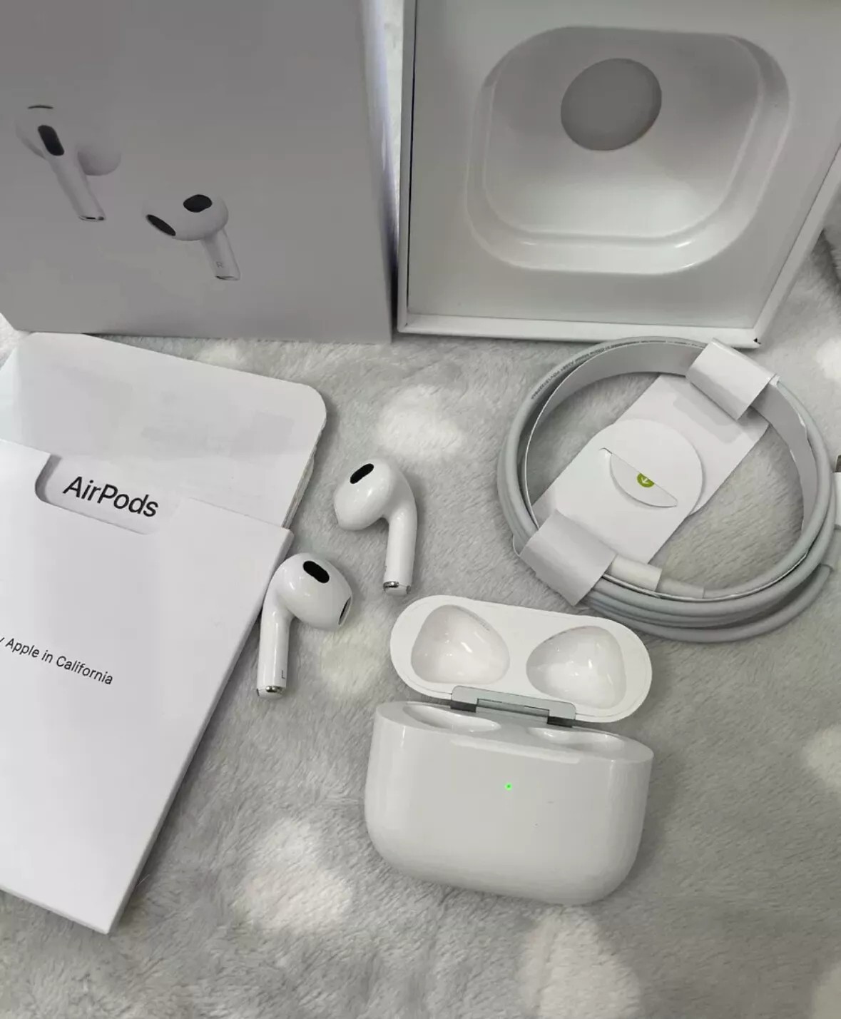 AppleAirPods3rd Generation with Charging Case 3²rd Generation White NEW Sealed