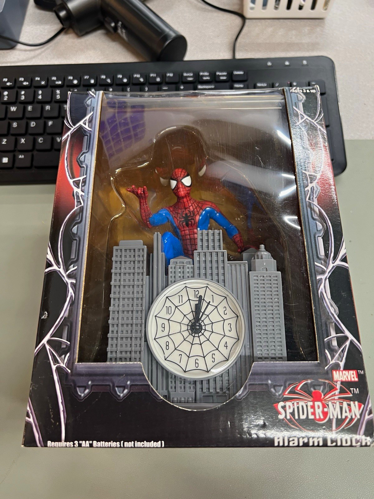 Vintage sealed 2002 Marvel Spider-Man alarm clock ￼