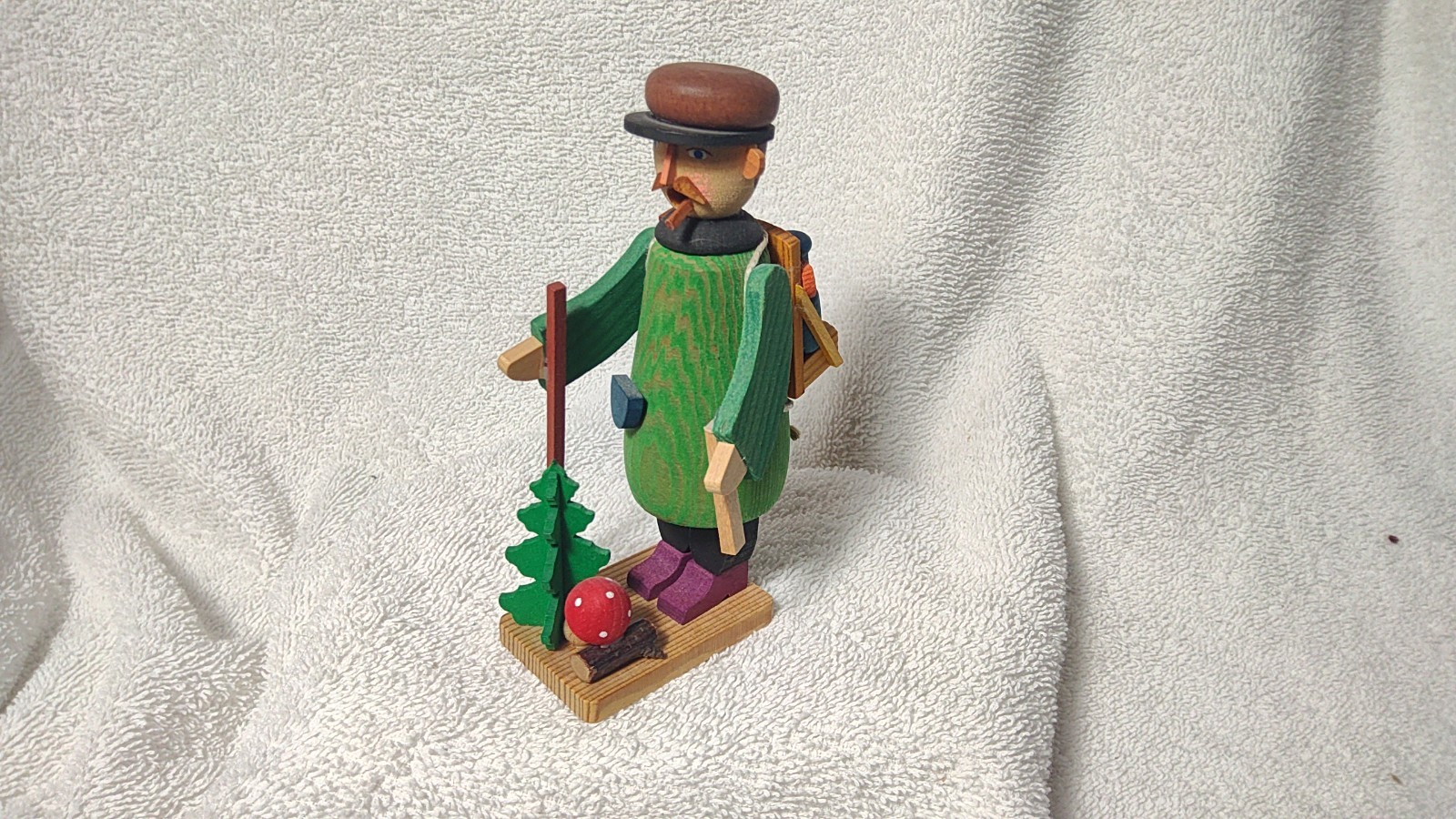 Vintage German ERZGEBIRGE GRAUPISER Smoker Hiker/Woodsman 4.5 Vintage German ERZGEBIRGE GRAUPISER Smoker Hiker/Woodsman 4.5