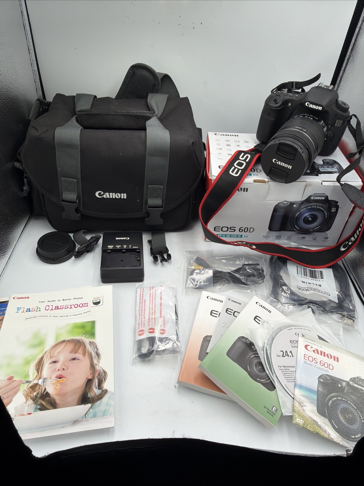 Canon EOS 60D EF-S 18-135mm IS Kit *New Open Box* *Pristine*with Used Bag Canon EOS 60D EF-S 18-135mm IS Kit *New Open Box* *Pristine*with Used Bag