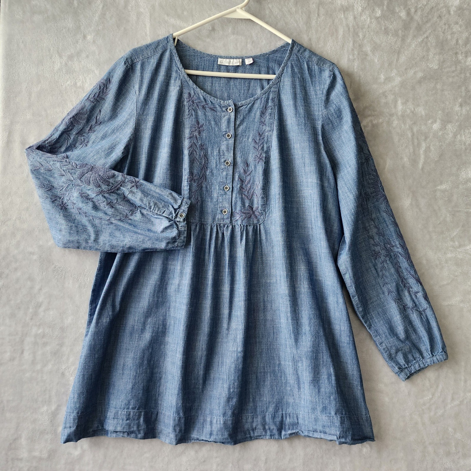 J. Jill Top Womens Size Large Embroidered Flowers Uncommon Threads Blue Henley J. Jill Top Womens Size Large Embroidered Flowers Uncommon Threads Blue Henley