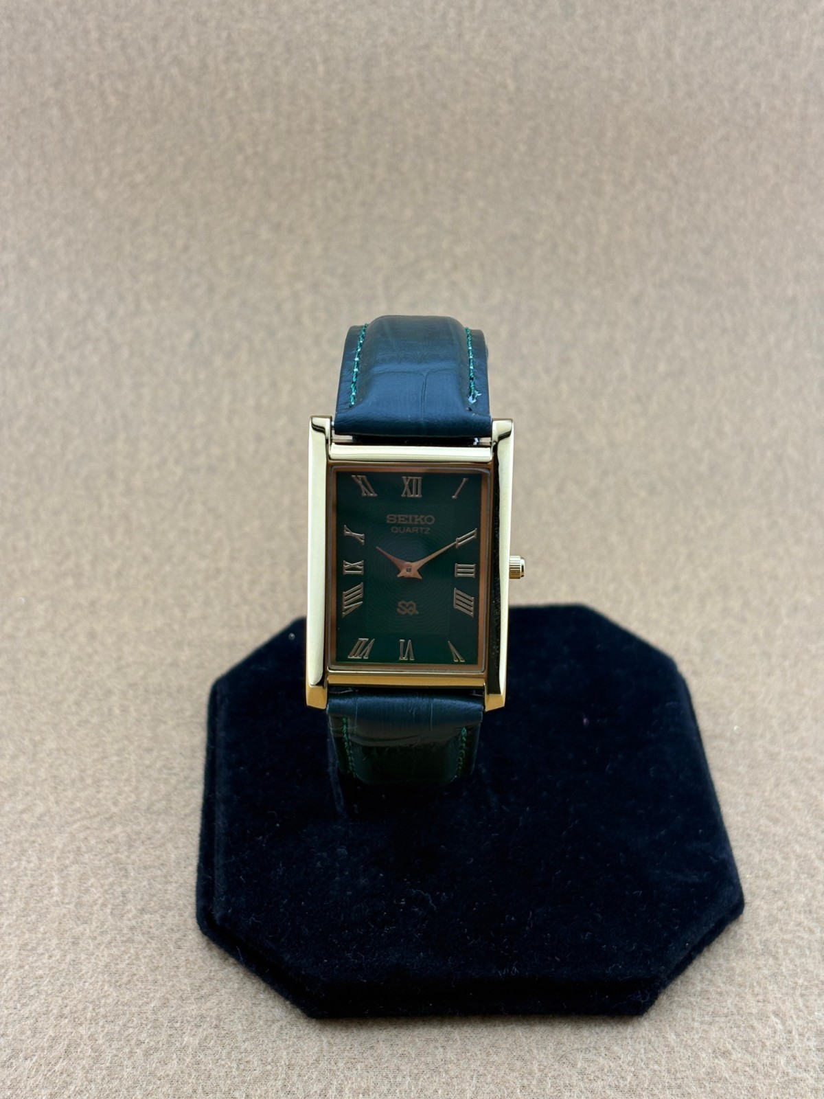 GREEN Vintage Seiko Slim Quartz Men's Wrist Watch