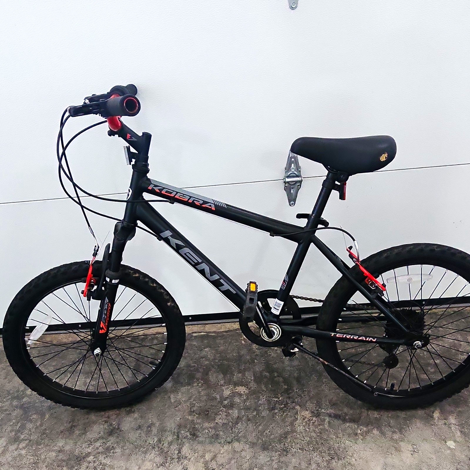 Kent Kobra 20 in Kids Bike Black/Red Front Suspension V-Brake Adjustable Seat