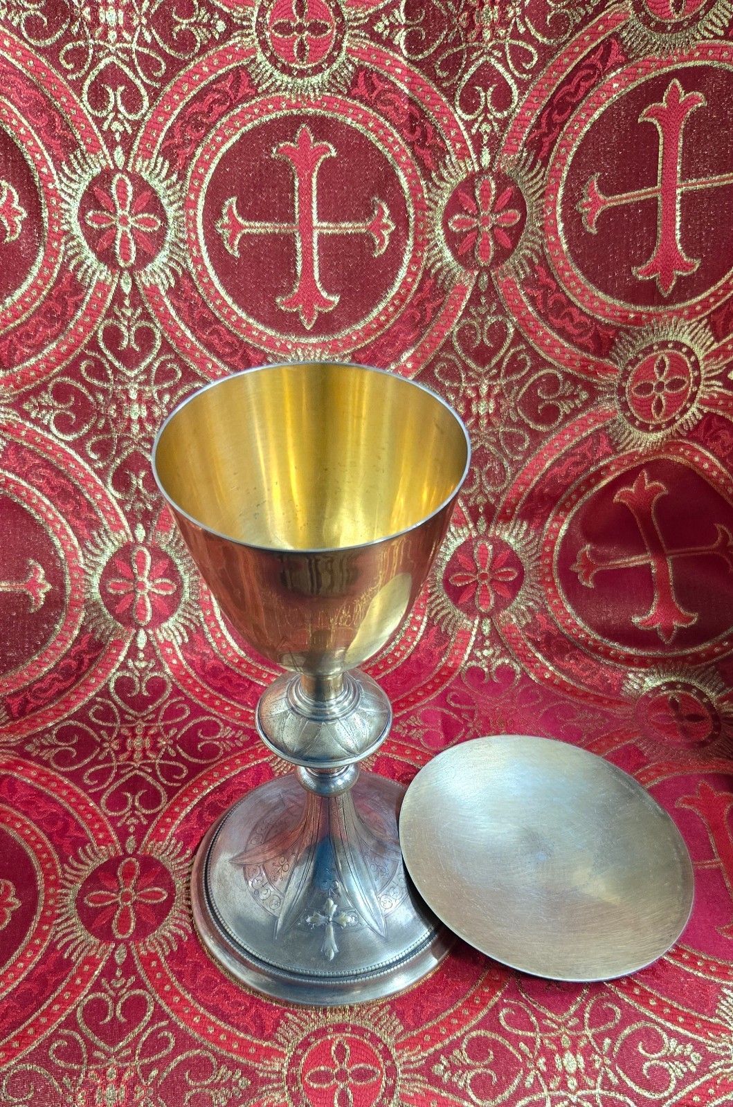 Antique Chalice In Gilded Silver with its Paten, France 19th Century Circa 1890 Antique Chalice In Gilded Silver with its Paten, France 19th Century Circa 1890