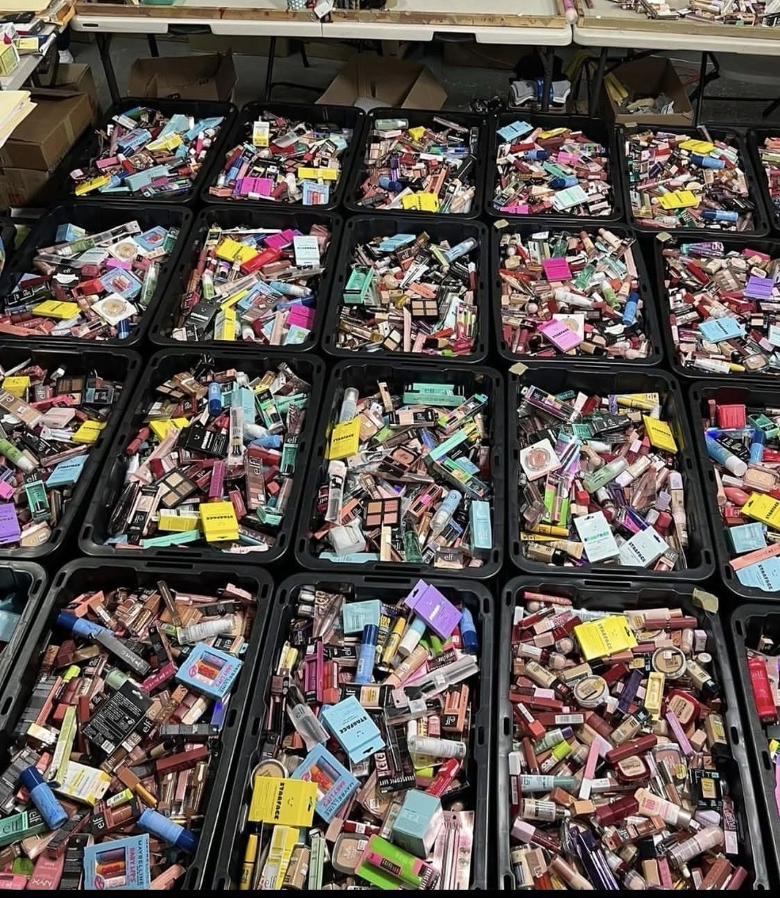 Wholesale Liquidation - Buy to Resell and Win\