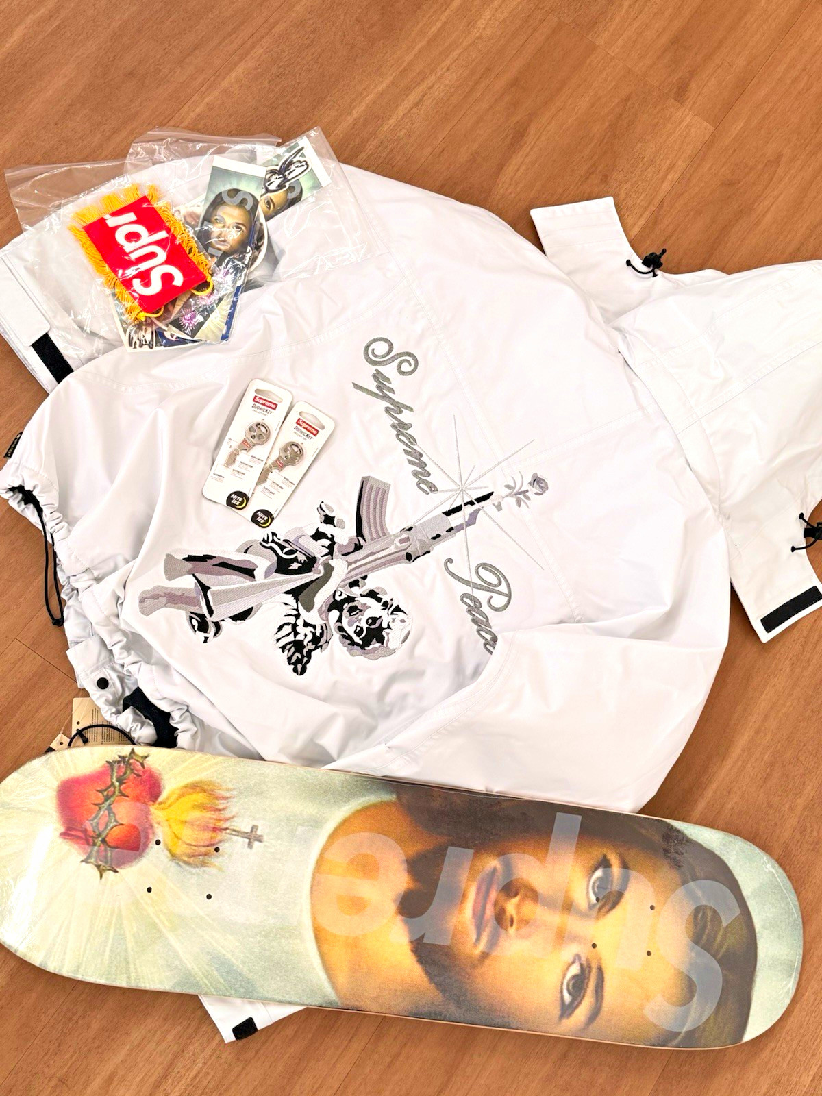 Supreme Aoi Gore-Tex Jacket Supreme Aoi Gore-Tex Jacket