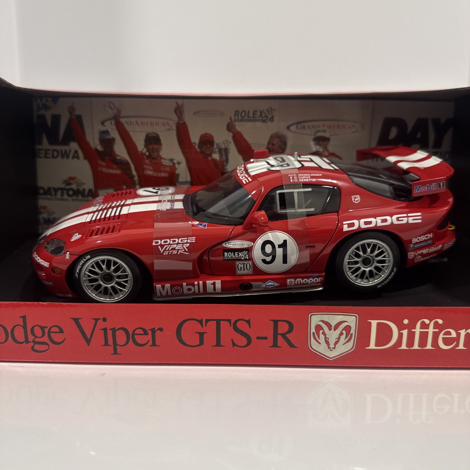 AUTOart 1/18 Dodge Viper GTS-R ORECA #91 Rolex 24 Daytona Winner Signed RARE AUTOart 1/18 Dodge Viper GTS-R ORECA #91 Rolex 24 Daytona Winner Signed RARE