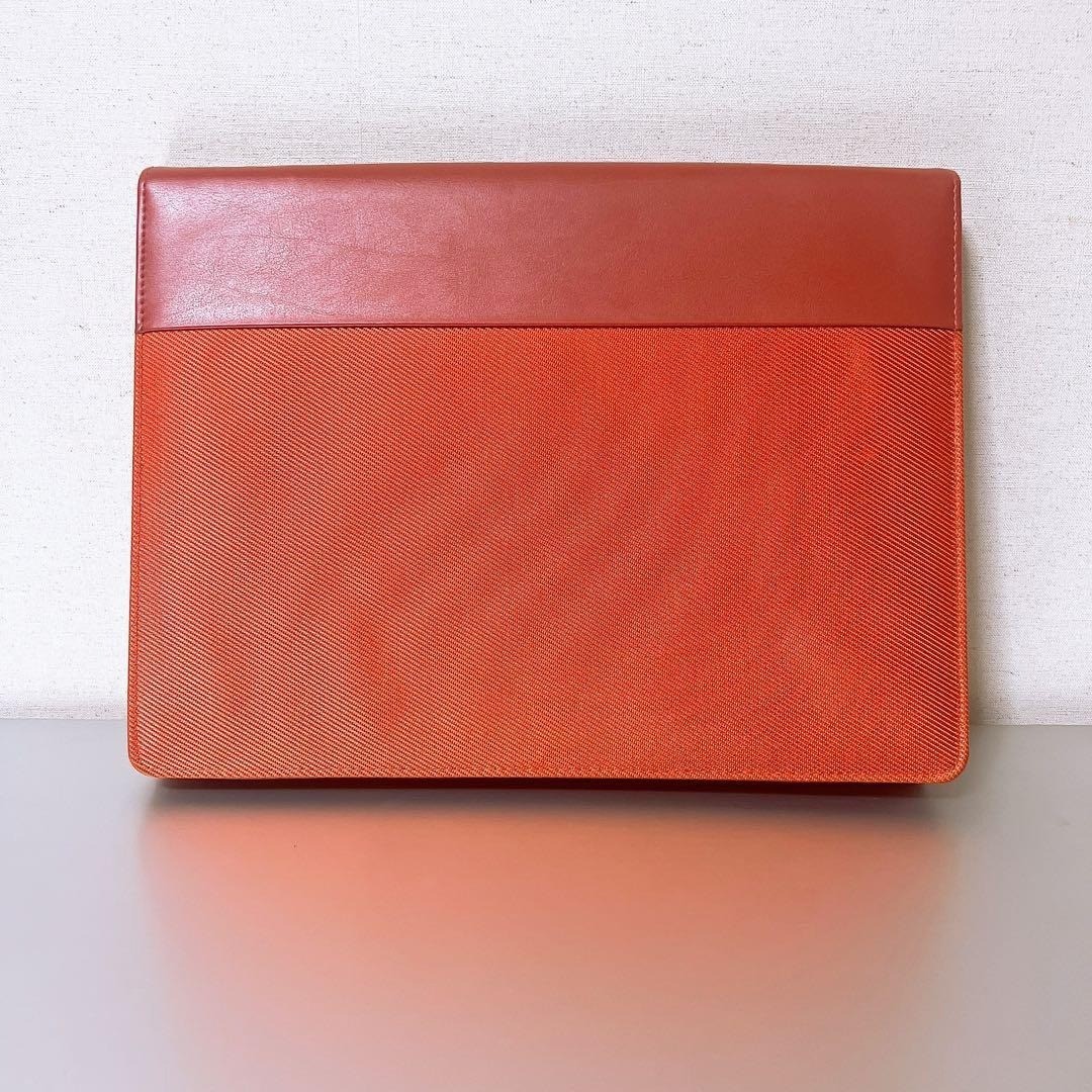 Authentic FILOFAX Graphic A4 Zipped Folder