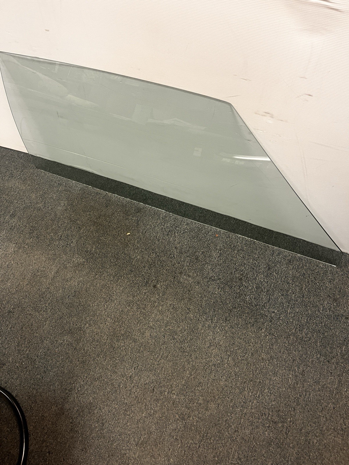 BUICK CADILLAC CHEVROLET OLDSMOBILE PONTIAC 1977-1979 RIGHT FRONT DOOR GLASS NOS