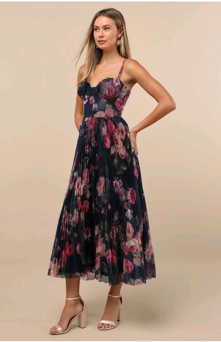LULU\'s Moody dark / watercolor look - floral | pleated midi gown | Small